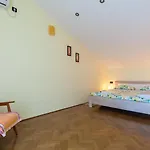 Apartmán By The Sea Porat, Krk - 19272 Malinska